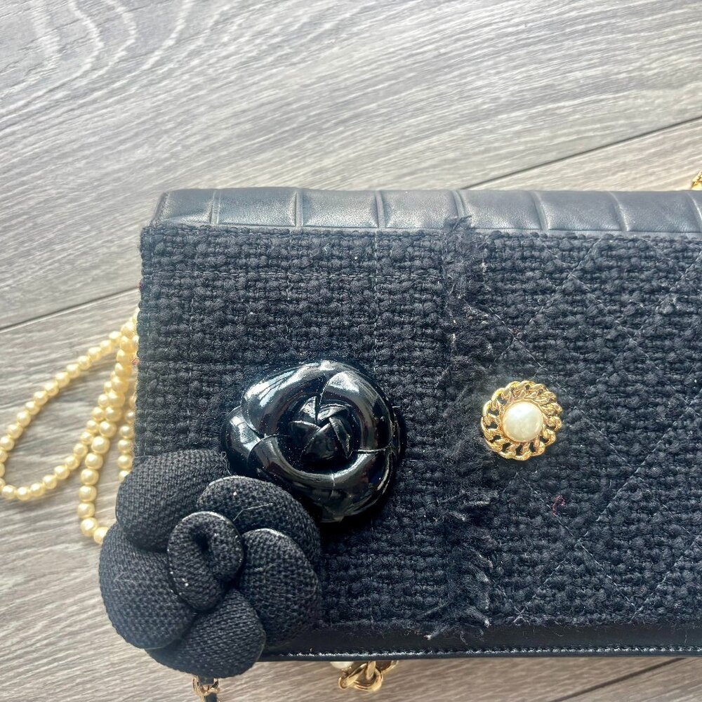 Chanel 2001/2002 Runway Black Tweed Chocolate Bar Pearl Bow Flap Bag